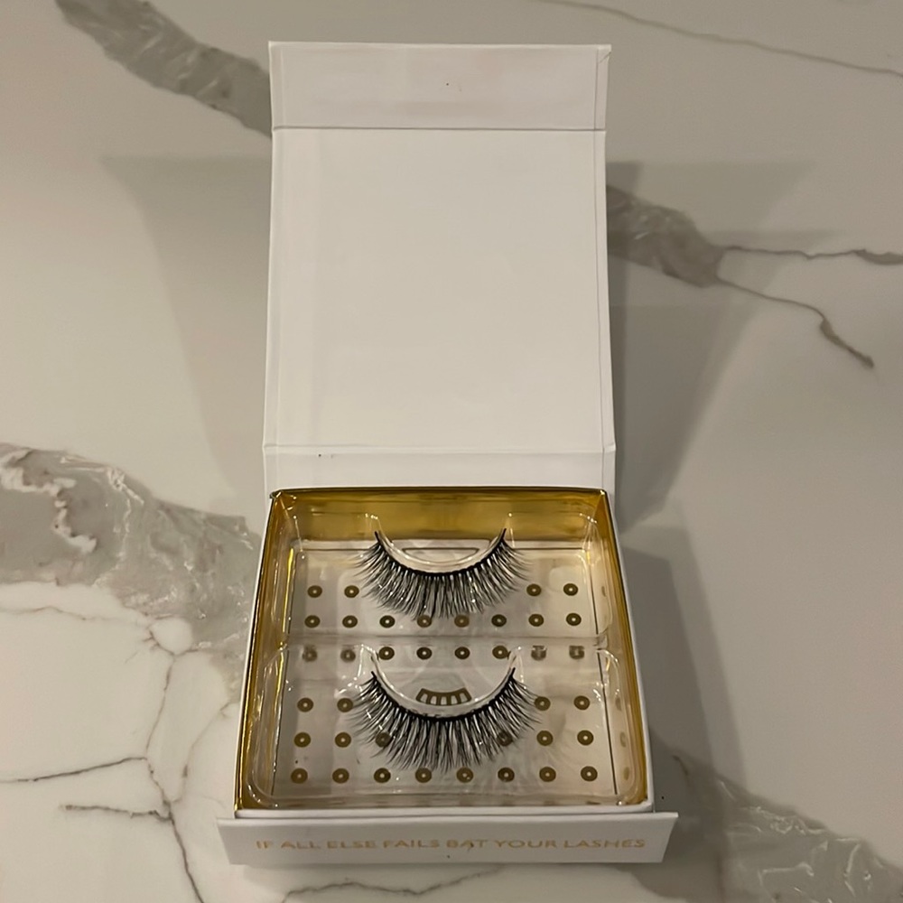 🌸5/$25🌸 Battington 3d silk lashes in monroe